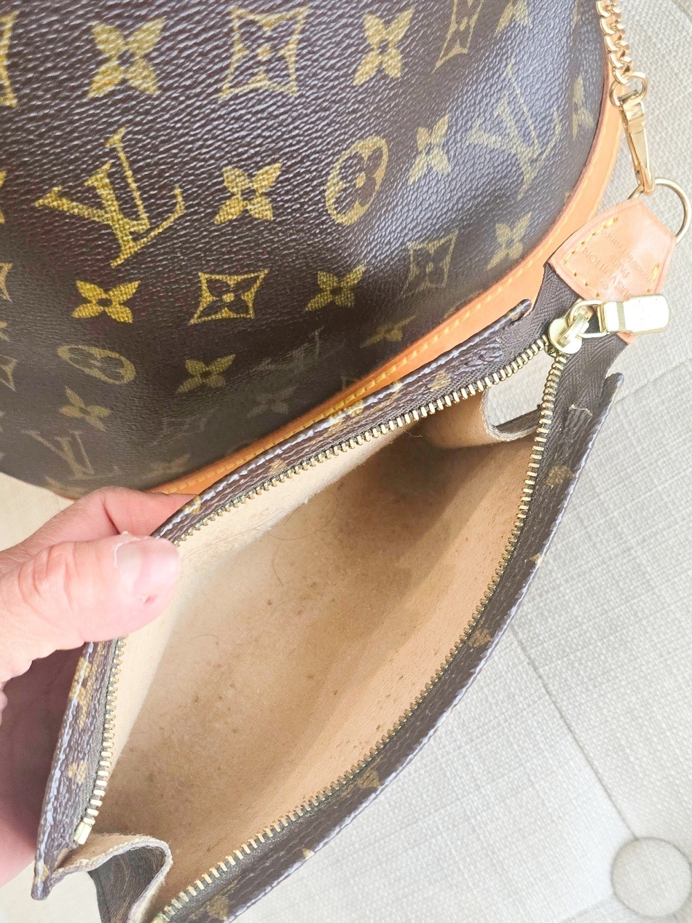 Louis Vuitton Monogram Canvas Bucket Tote with Vachetta Trim - Picture 9 of 17